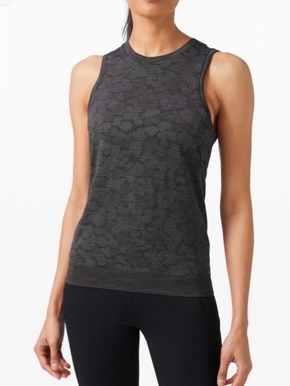 Lululemon Breeze by muscle tank size 8 - Picture 7 of 9
